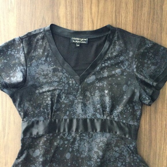 Le Grenier Semi-Fitted Short-Sleeved Sweater: Ideal for the holidays! - Picture 2 of 6